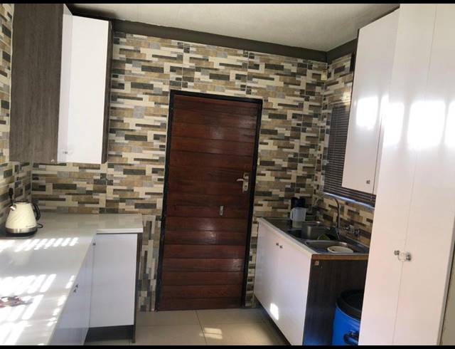 4 BEDROOM HOUSE FOR SALE IN LENASIA SOUTH